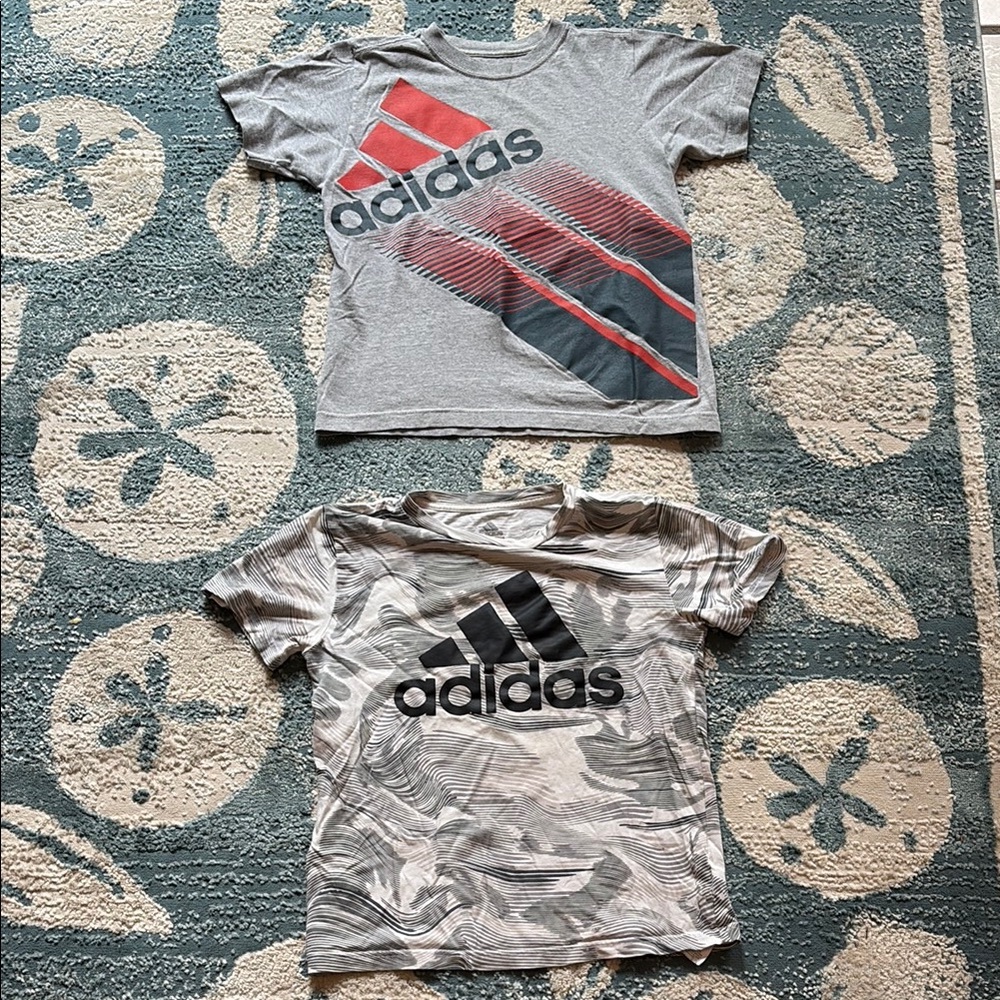 Adidas kids boys Gray and Black Short Sleeve Tees size small